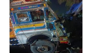 Photo of दर्दनाक हादसा: अनियंत्रित हुए 2 ट्रकों ने पैलेस के बाहर खड़े 3 लोगों को कुचला