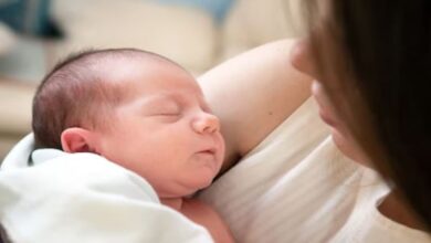 Photo of 5 दिन की बच्ची को होने लगे पीरियड्स, डर से सहमी मां!