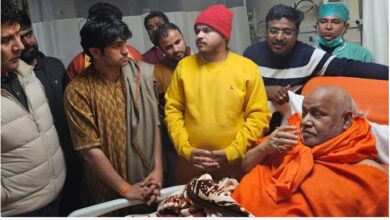 Photo of जगद्गुरु रामभद्राचार्य का हालचाल जानने पहुंचे धीरेंद्र शास्त्री