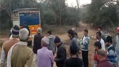 Photo of रेवाड़ी में क्षत विक्षत हालत में मिला युवती का शव, कुत्तों ने नोच खाया चेहरा…