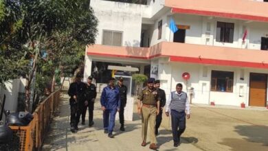 Photo of सिपाही भर्ती : अलर्ट मोड पर प्रशासन, डीजीपी ने खुद लिया परीक्षा केंद्र का जायजा