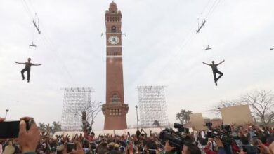 Photo of लखनऊ: हजारों लोगों के सामने अक्षय कुमार-टाइगर श्रॉफ ने हवा में किए स्टंट
