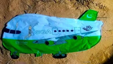 Photo of राजस्थान: हवा निकलने से खेत में गिरा पाकिस्तान इंटरनेशनल एयरलाइंस लिखा गुब्बारा