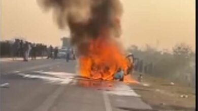 Photo of पंजाब में हाईवे पर डस्टर कार को लगी भीषण आग
