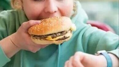 Photo of जल्दबाजी में खाने की आदत होती है सेहत के लिए बहुत ज्यादा नुकसानदायक