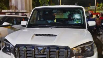 Photo of मध्य प्रदेश: रतलाम में पूर्व विधायक की गाड़ी पर हुआ पथराव, थाने आकर रोका वाहन