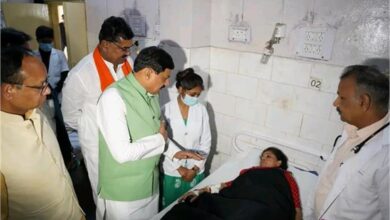 Photo of हरदा पहुंचकर मुख्यमंत्री मोहन यादव ने पीड़ितों से की मुलाकात