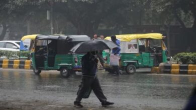 Photo of दिल्ली-एनसीआर में बारिश से बढ़ी ठिठुरन, यलो अलर्ट जारी
