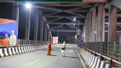 Photo of देर रात अचानक बनारस की सड़कों पर निकले पड़े पीएम मोदी, मुख्यमंत्री योगी भी दिखे साथ…