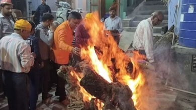 Photo of लखनऊ: अपार्टमेंट परिसर, गली-मोहल्लों में जलाई गई होलिका