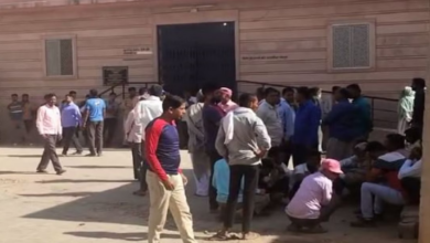 Photo of राजस्थान: रेलवे ट्रेक पर शव मिलने के बाद परिजनों ने दिया मोर्चरी के बाहर धरना