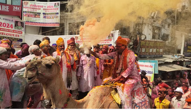 Photo of लखनऊ: अदब के साथ पारंपरिक तरीके से खेली गई होली