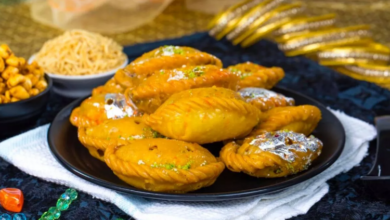 Photo of होली के त्योहार को बनाना है दो गुना मजेदार, तो बनाएं ये टेस्टी चॉकलेट गुजिया!