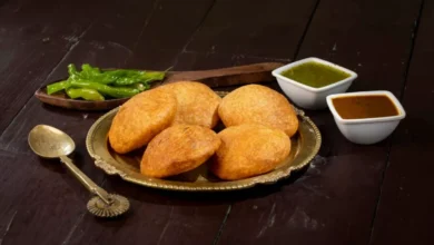 Photo of होली का मजा दोगुना कर देंगी स्वादिष्ट बेसन की कचौड़ियां
