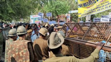 Photo of राजस्थान : शिक्षिकों के निलंबन को लेकर शिक्षा मंत्री के खिलाफ प्रदर्शन