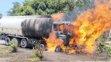 Photo of जम्मू कश्मीर: तेल से भरा टैंकर खाई में गिरने से लगी भीषण आग