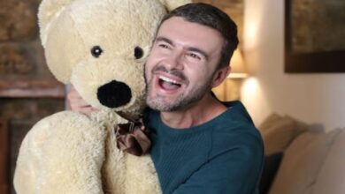 Photo of 40 साल का शख्स, टेडी बियर को बनाया बेटा, इंसानों की तरह करता है बातें!