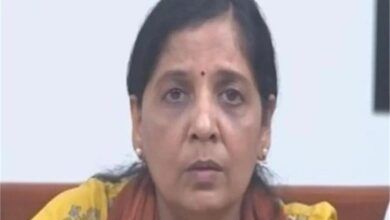 Photo of CM केजरीवाल की पत्नी सुनीता पहुंची ED मुख्यालय