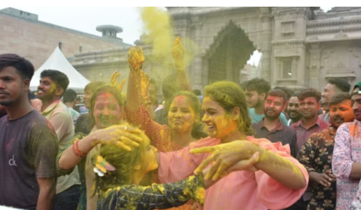 Photo of लखनऊ: 3480 जगह होगा होलिका दहन, निकलेंगी नौ शोभायात्राएं, लगेंगे दस मेले