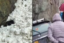 Photo of  बिगड़े मौसम के बीच सोनमर्ग में भारी हिमस्खलन, भरभराकर गिरी बर्फ में दो वाहन फंसे