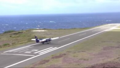 Photo of  ये है दुनिया का सबसे छोटा एयरपोर्ट, जान जोखिम में डाल प्लेन उतारते हैं पायलट!