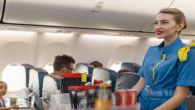 Photo of लंबी दूरी की फ्लाइट पर न खाएं खाना, फ्लाइट अटेंडेंट ने बताई वजह!