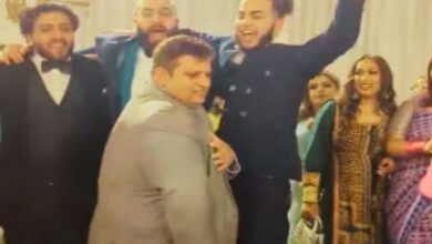 Photo of शादी में फूफा-जीजा ने किया मस्त डांस, लोग बोले- ‘ये नहीं हो सकते असली रिश्तेदार’!