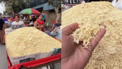 Photo of रोड पर कच्ची मैगी बेचने निकला शख्स, लोग बोले- ‘फैक्ट्री का बचा हुआ कूड़ा!