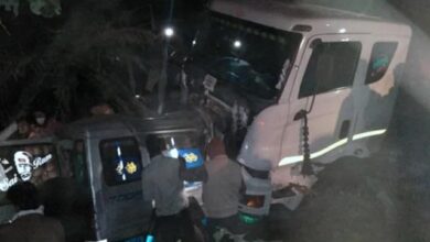 Photo of पश्चिम चंपारण में दर्दनाक हादसाः बारातियों को ले जा रही जीप ट्रक से टकराई
