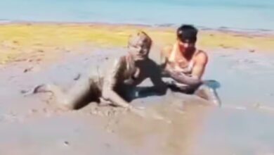 Photo of रील के चक्कर में हुए यमराज के दर्शन! कीचड़ में दिखा रहा था कलाबाज़ी, कुछ यूं धंसा सिर