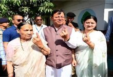 Photo of CM धामी और योग गुरू बाबा रामदेव ने किया मतदान, मतदाताओं से की ये अपील