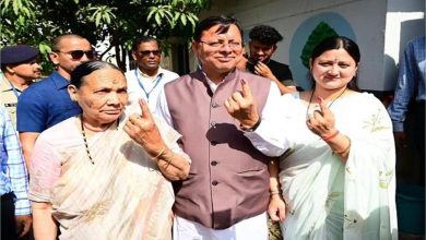 Photo of CM धामी और योग गुरू बाबा रामदेव ने किया मतदान, मतदाताओं से की ये अपील