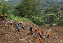 Photo of इंडोनेशिया के सुलावेसी द्वीप में भारी बारिश के चलते आई आपदा,भूस्खलन के बाद कई लोग मिट्टी में दबे…