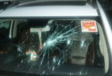 Photo of  भाजपा विधायक की गाड़ी पर पथराव, अज्ञात व्यक्ति के हमले से कार का कांच फूटा
