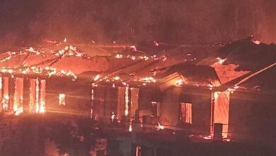 Photo of चंपावत में बड़ा हादसा: 14 मकान और तीन जानवर जले, दो मकानों में सो रहे थे चार लोग