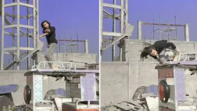 Photo of नाचने का ऐसा शौक, ई-रिक्शे पर चढ़कर ठुमके लगाने लगा शख्स, हुआ ऐसे हादसे का शिकार