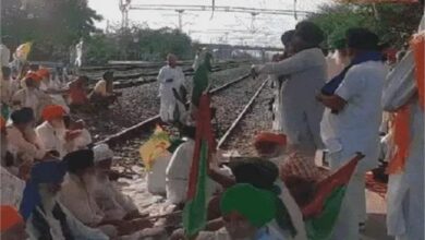 Photo of पंजाब: किसानों के धरने के कारण यात्रियों के साथ रेल विभाग की बढ़ी परेशानी