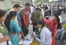 Photo of अल्मोड़ा में मतदान में पुरुषों से आगे निकली महिलाएं, 53 % ने किया अपने मताधिकार का प्रयोग