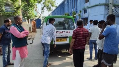 Photo of बिहार में ट्रक ने डिजायर कार को रौंदा, ड्राइविंग सीट पर बैठा युवक वहीं दब गया