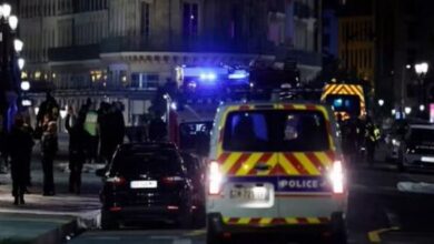 Photo of पेरिस की एक बिल्डिंग में विस्फोट के बाद लगी आग