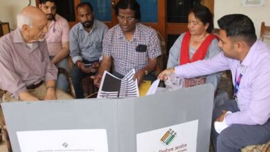 Photo of  उत्तराखंड में घर से मतदान का पहला चरण पूरा