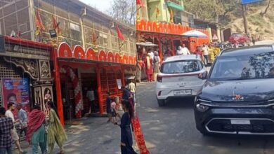 Photo of नया वाहन लेने पर दून के इस देवी मंदिर में चुनरी बांधते हैं लोग