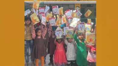 Photo of यूपी: परिषदीय विद्यालयों में नया सत्र शुरू, कहीं बटी किताबें तो कहीं नहीं…