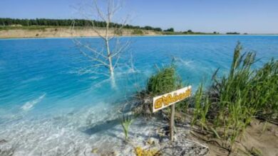 Photo of इस खूबसूरत झील की सच्चाई है खौफनाक, जो भी गया अंदर, जिंदा बचना भी है मुश्किल!