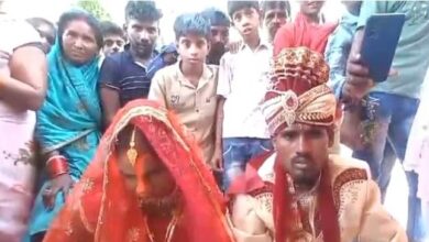 Photo of बिहार: ट्रांसजेंडर ने रचाई एक युवक से शादी, देखने के लिए उमड़ी लोगों की भीड़