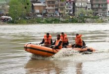 Photo of झेलम नदी में लापता तीन लोगों की तलाश में मार्कोस कमांडो भी उतारे