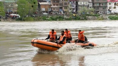 Photo of झेलम नदी में लापता तीन लोगों की तलाश में मार्कोस कमांडो भी उतारे
