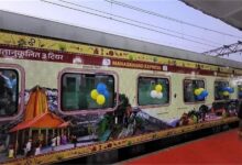 Photo of पर्यटकों से भरी पहली मानसखंड एक्सप्रेस ट्रेन पहुंची टनकपुर