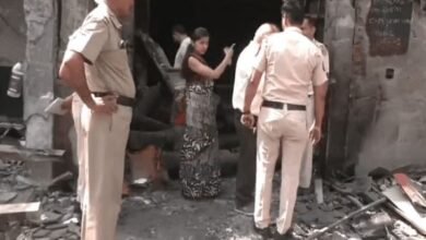 Photo of दिल्ली बेबी केयर फायर: अस्पताल का दौरा करने पहुंची शाहदरा की डीएम