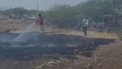 Photo of करौली: नवीन अस्पताल के बाहर लगी आग निकली मॉकड्रिल, दमकल के देरी से पहुंचने पर कलेक्टर भड़के